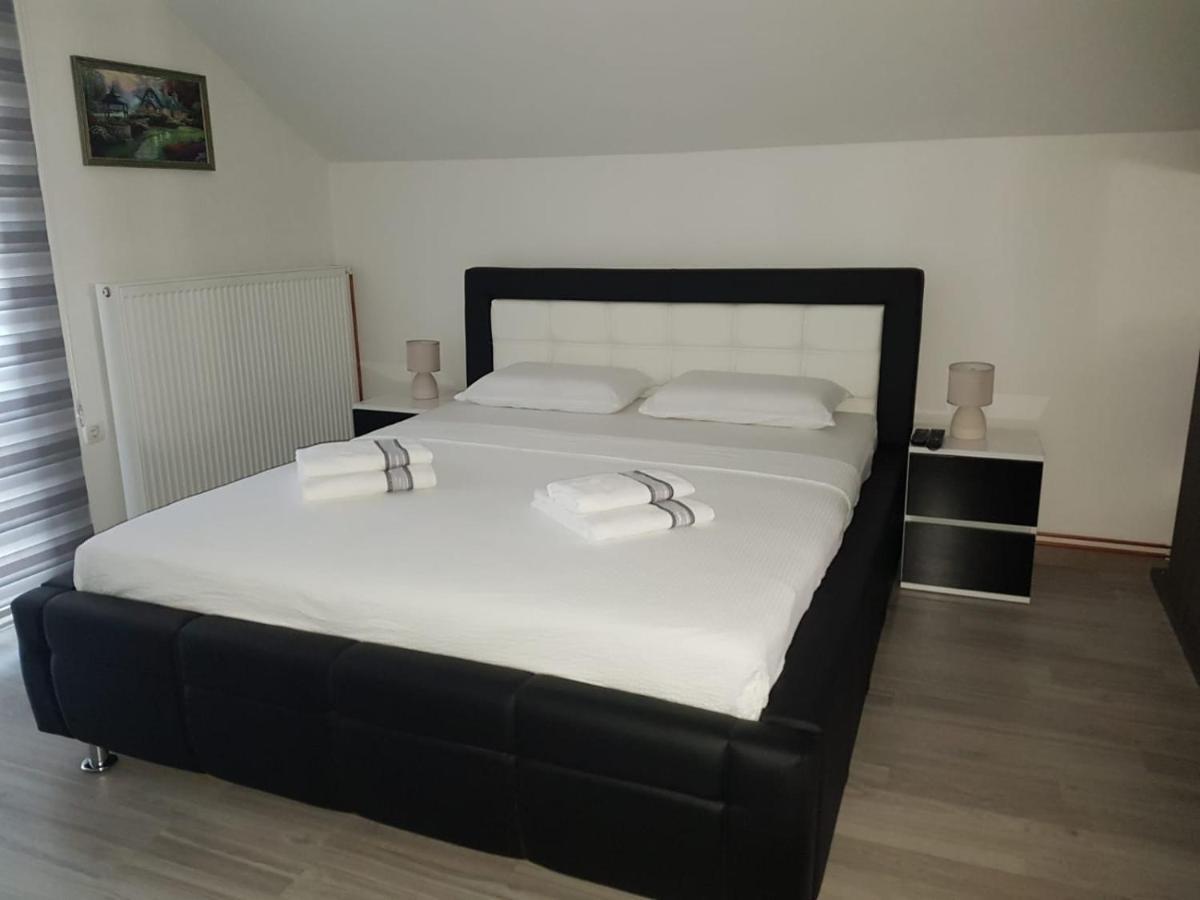 Apartmani Brigita Korenica Exterior foto